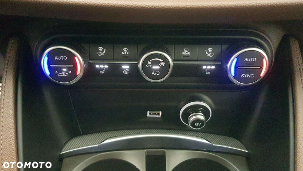 Alfa Romeo Stelvio - 25