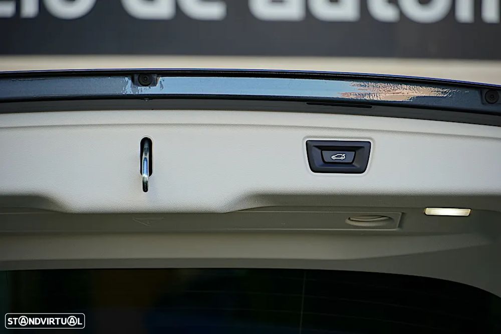 BMW 330 e Touring Auto - 17