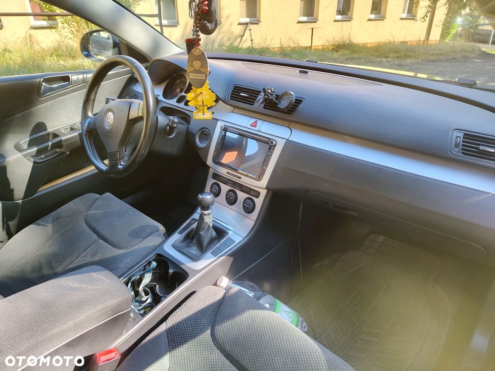 Volkswagen Passat - 8