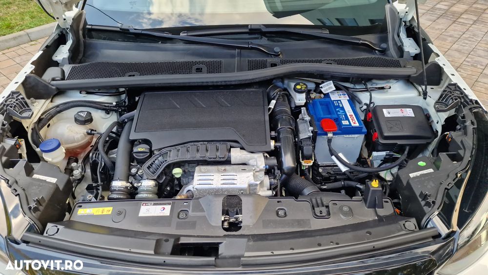 Peugeot 2008 PureTech 130 EAT8 GT Exclusive - 27