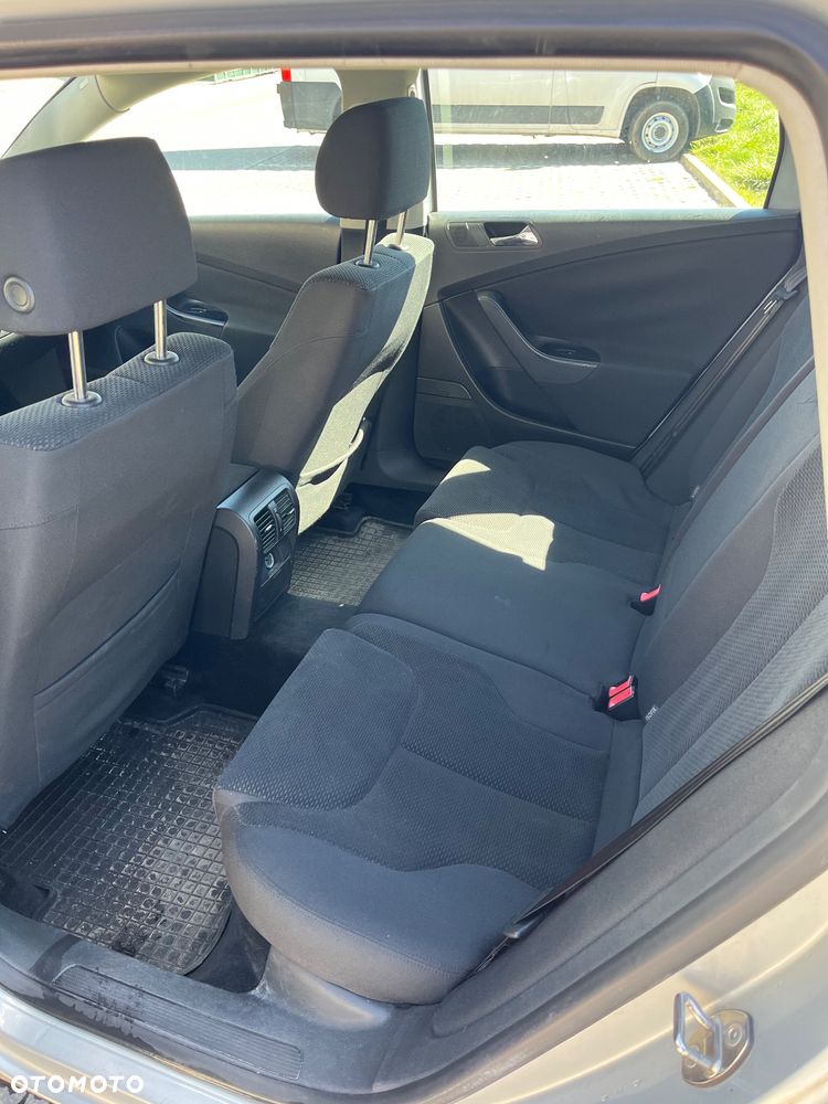Volkswagen Passat - 12
