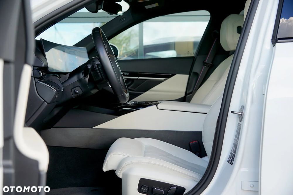 BMW Seria 5 520d xDrive mHEV M Sport - 15