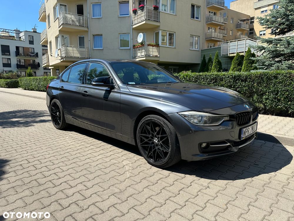 BMW Seria 3 328i Sport Line - 3