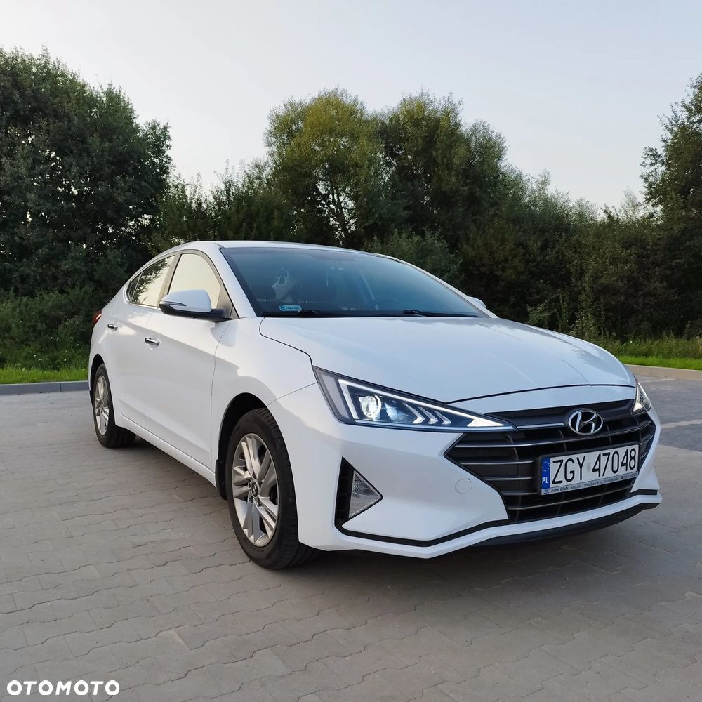 Hyundai Elantra 1.6 Comfort - 3