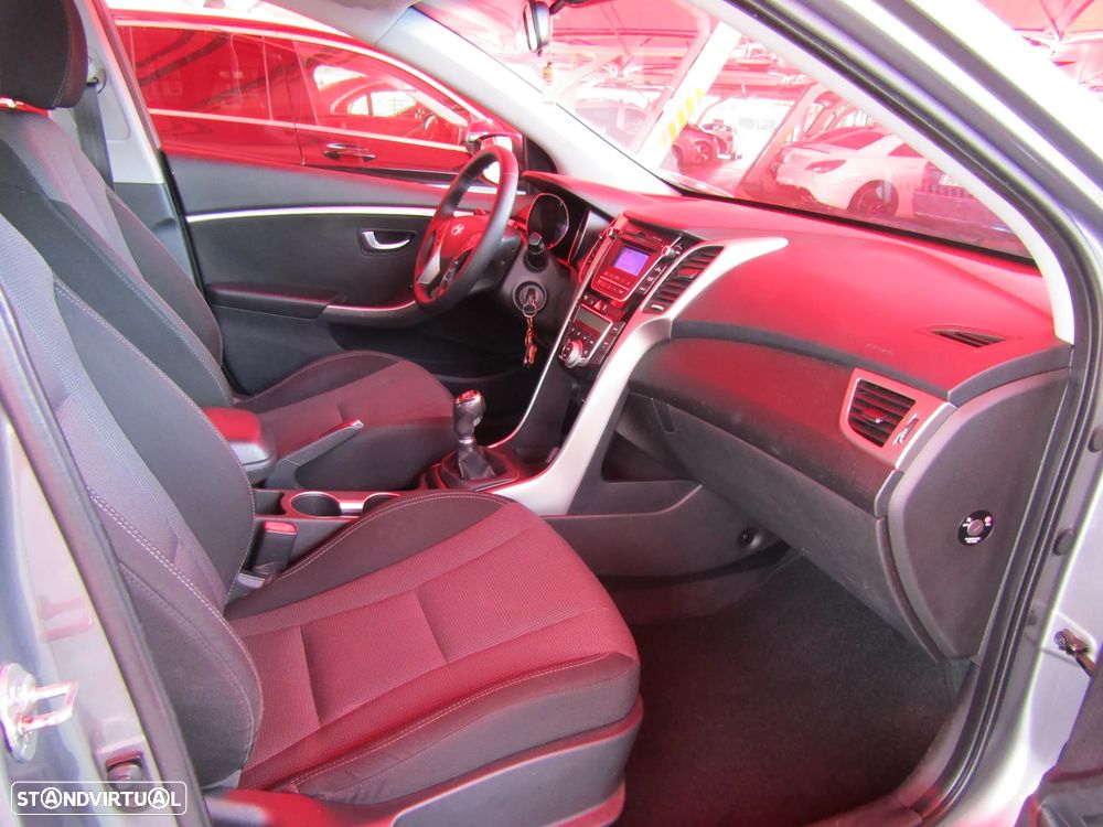 Hyundai i30 1.6 CRDI Blue Comfort - 9