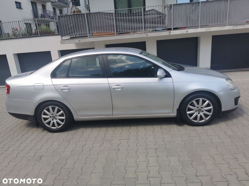 Volkswagen Jetta - 2