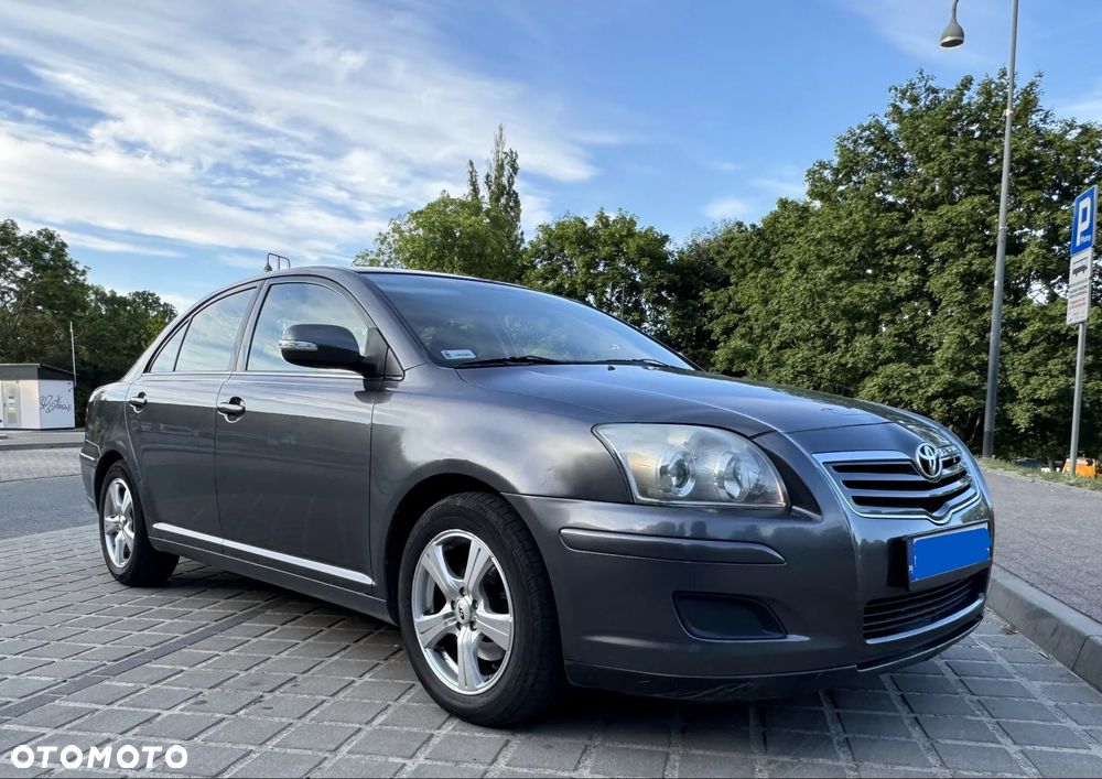 Toyota Avensis - 1