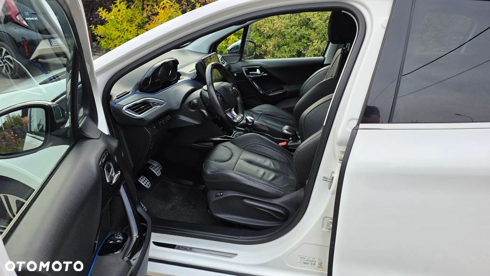 Peugeot 208 - 17