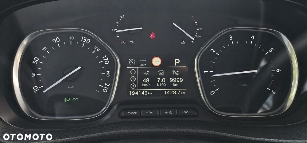 Peugeot Traveller 2.0 BlueHDi Long Business - 12