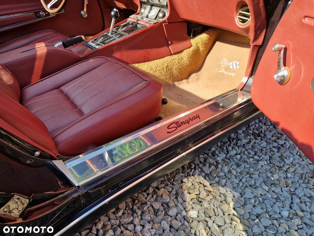 Chevrolet Corvette - 17