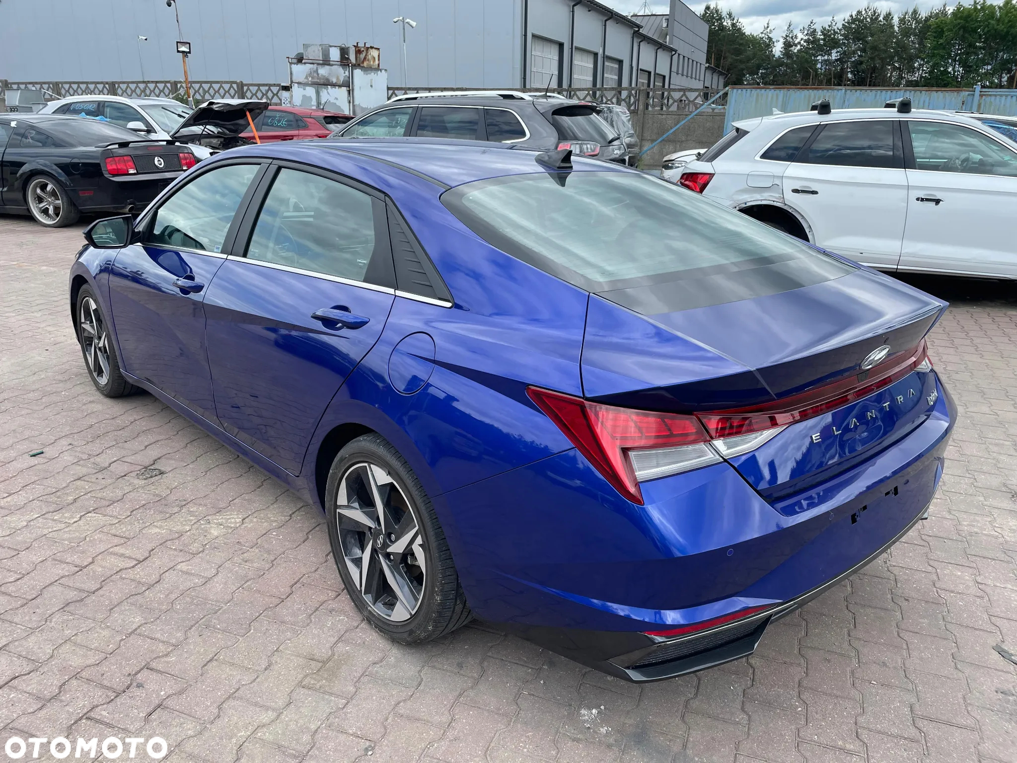 Hyundai Elantra - 2