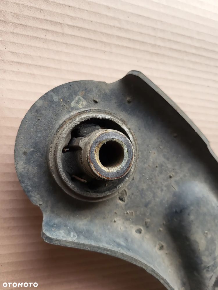 Wahacz prawy przedni Citroen C4 Picasso II - 2