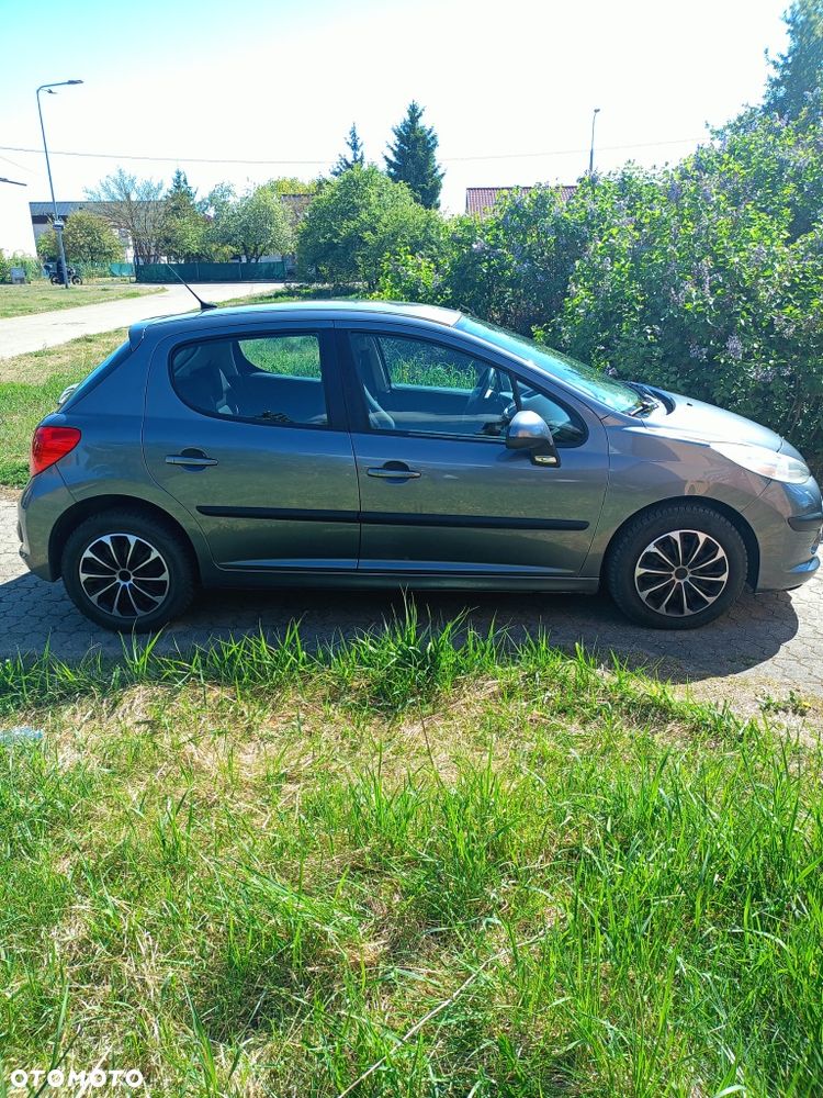 Peugeot 207 - 1