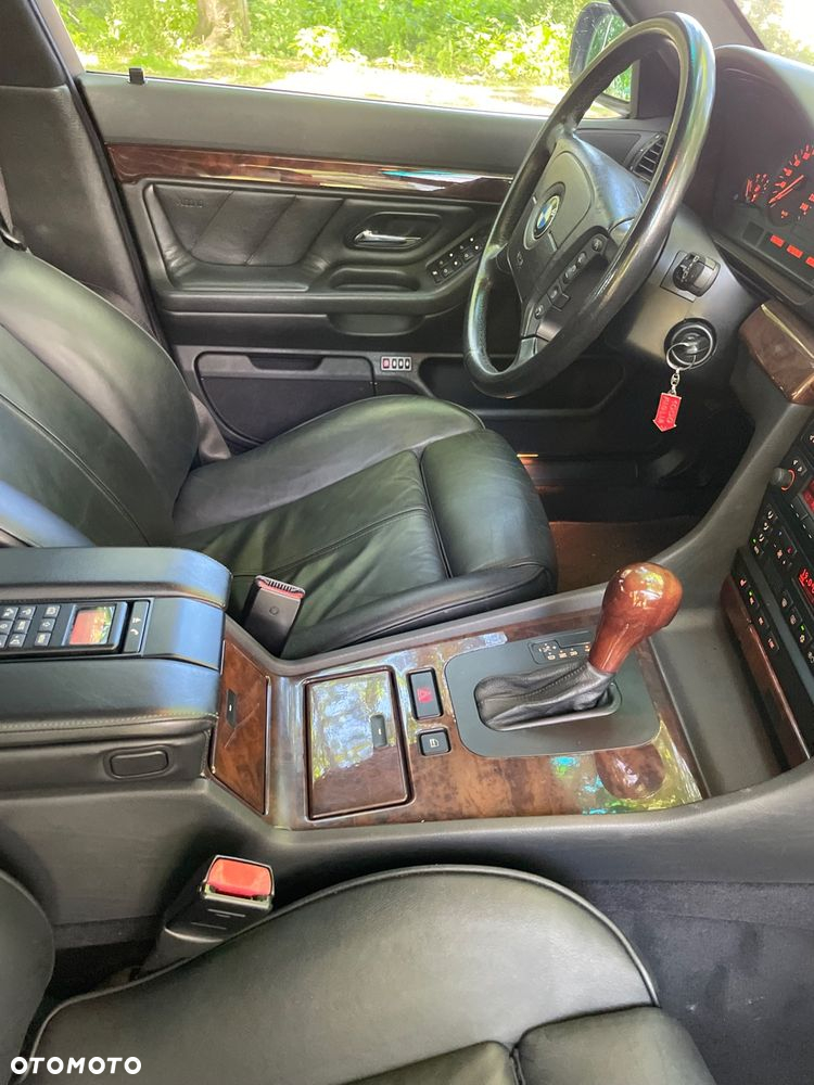 BMW Seria 7 740i - 12