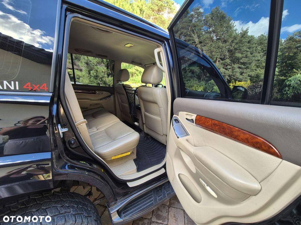 Toyota Land Cruiser - 20