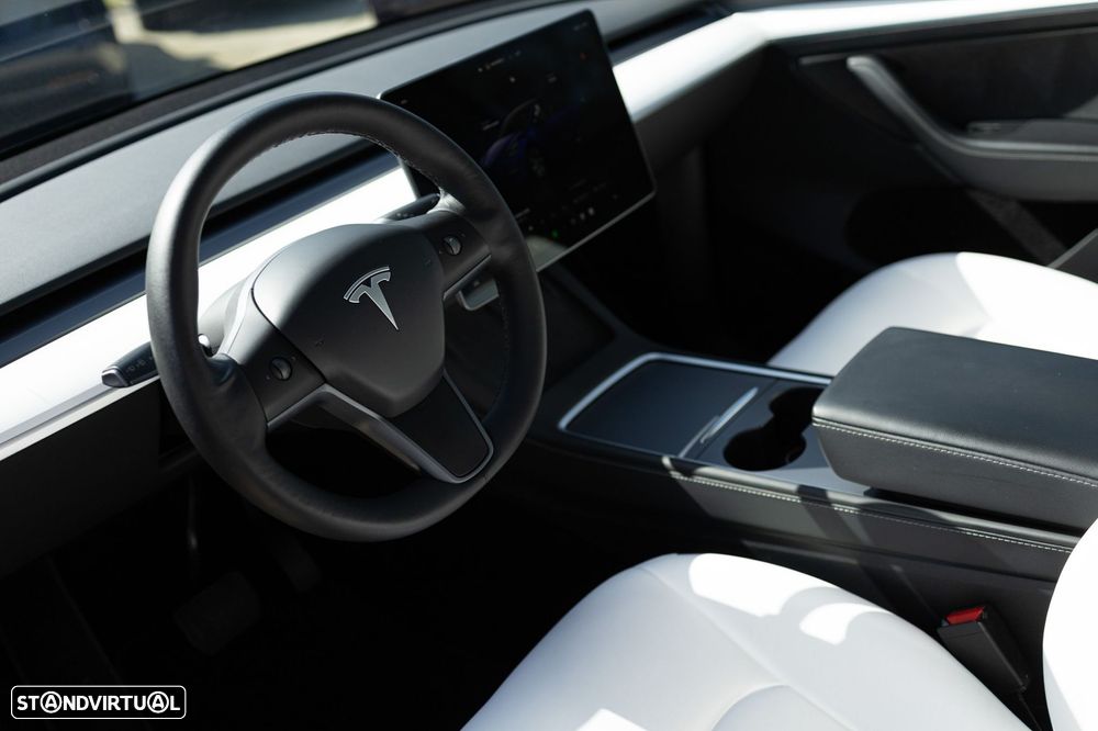 Tesla Model Y Long Range Dual Motor AWD - 2