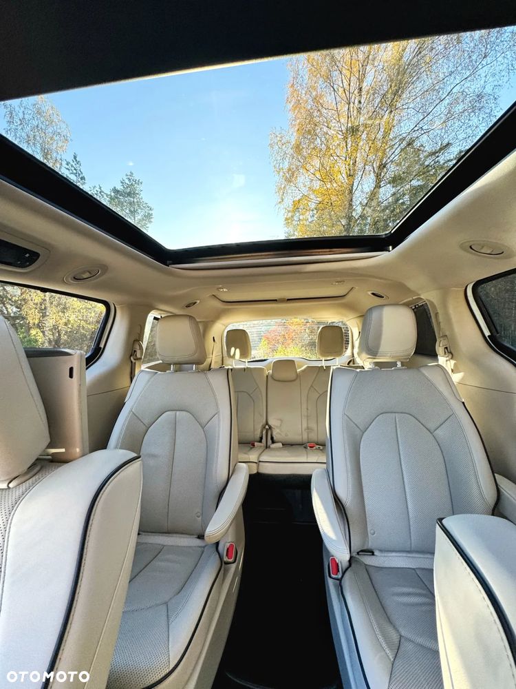 Chrysler Pacifica - 29