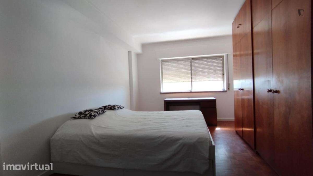 Quarto - localizado em Linda-a-Velha Lisbon - Grande imagem: 4/12