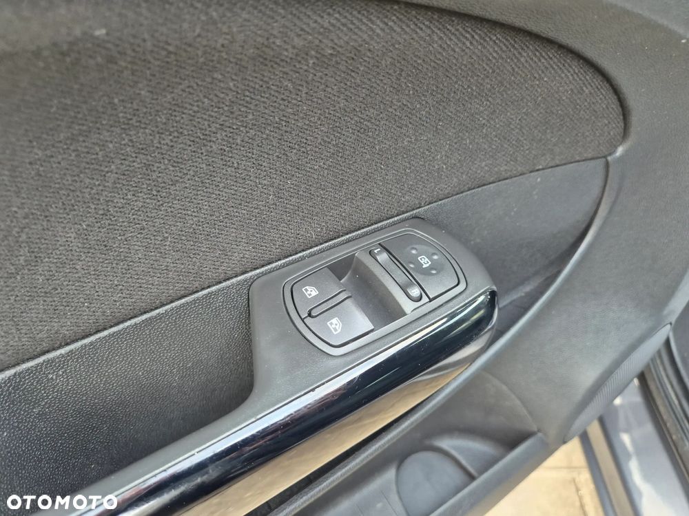 Opel Corsa 1.4 16V Satellite - 34