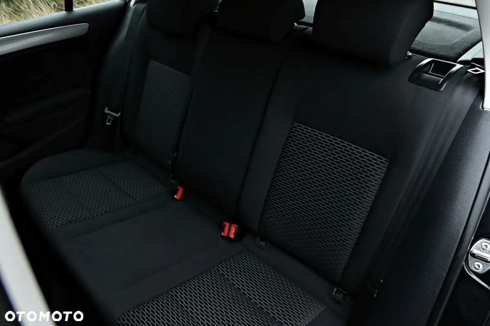 Volkswagen Golf 1.6 TDI Trendline - 31