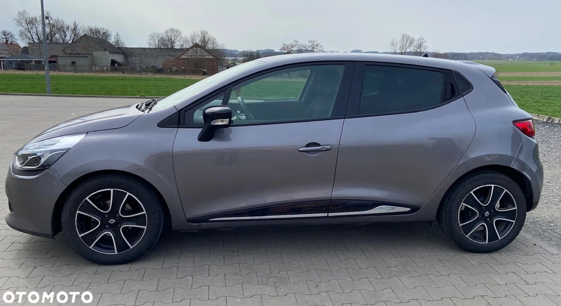 Renault Clio 1.2 16V 75 LIMITED - 1