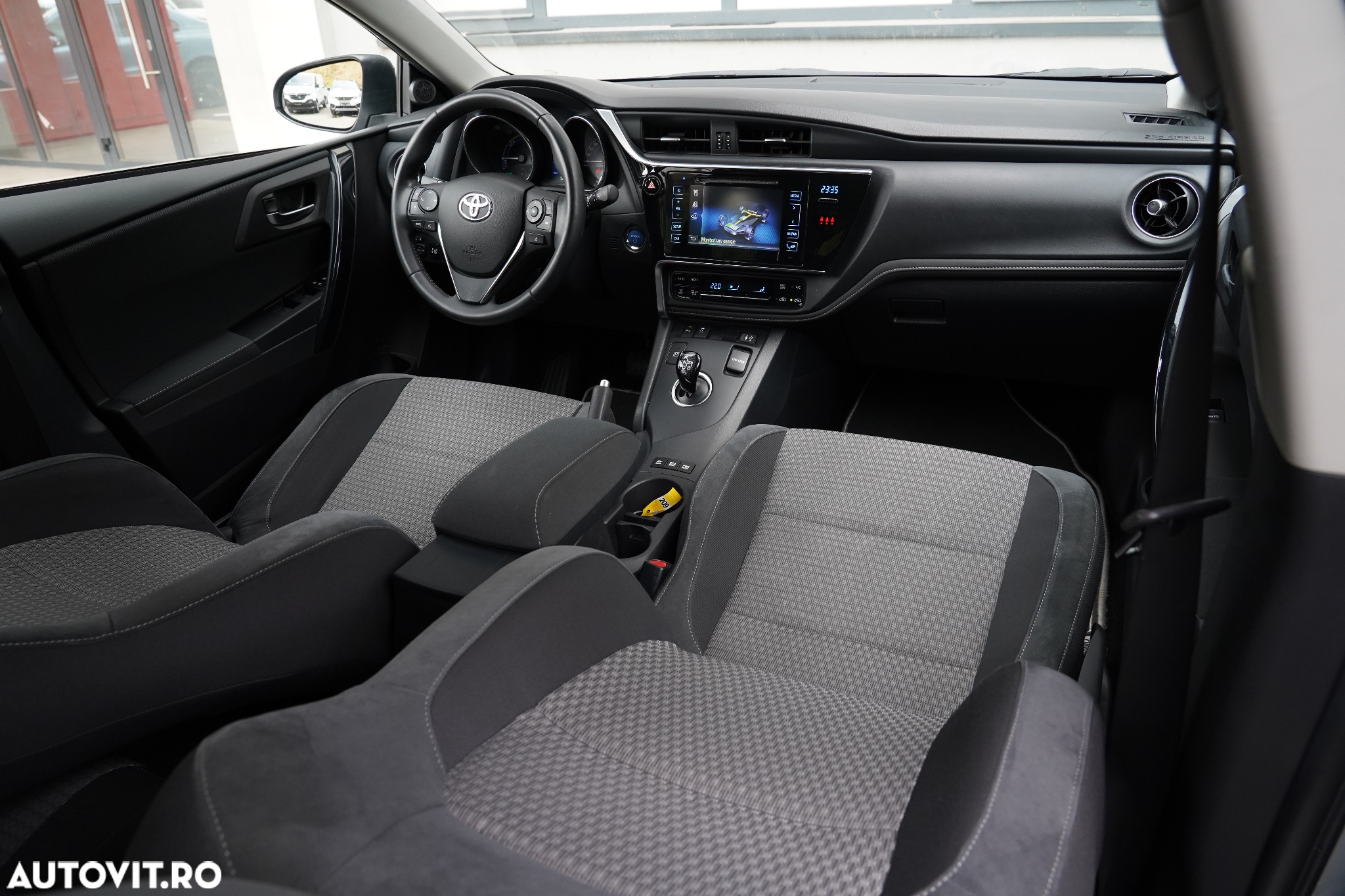 Toyota Auris 1.8 L VVT-i Hybrid Sol - 12