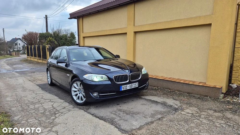 BMW Seria 5 520i Luxury Line - 9