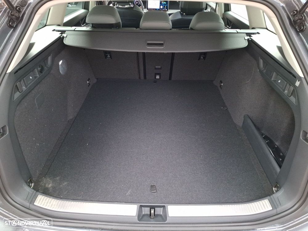 Volkswagen Passat Variant 1.5 TSI eHybrid Business DSG — fotografia 27