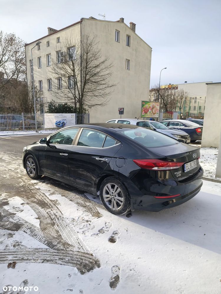 Hyundai Elantra 1.6 Comfort - 26