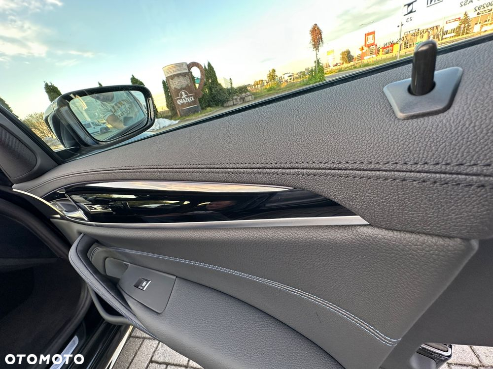 BMW Seria 5 530d xDrive Touring - 33