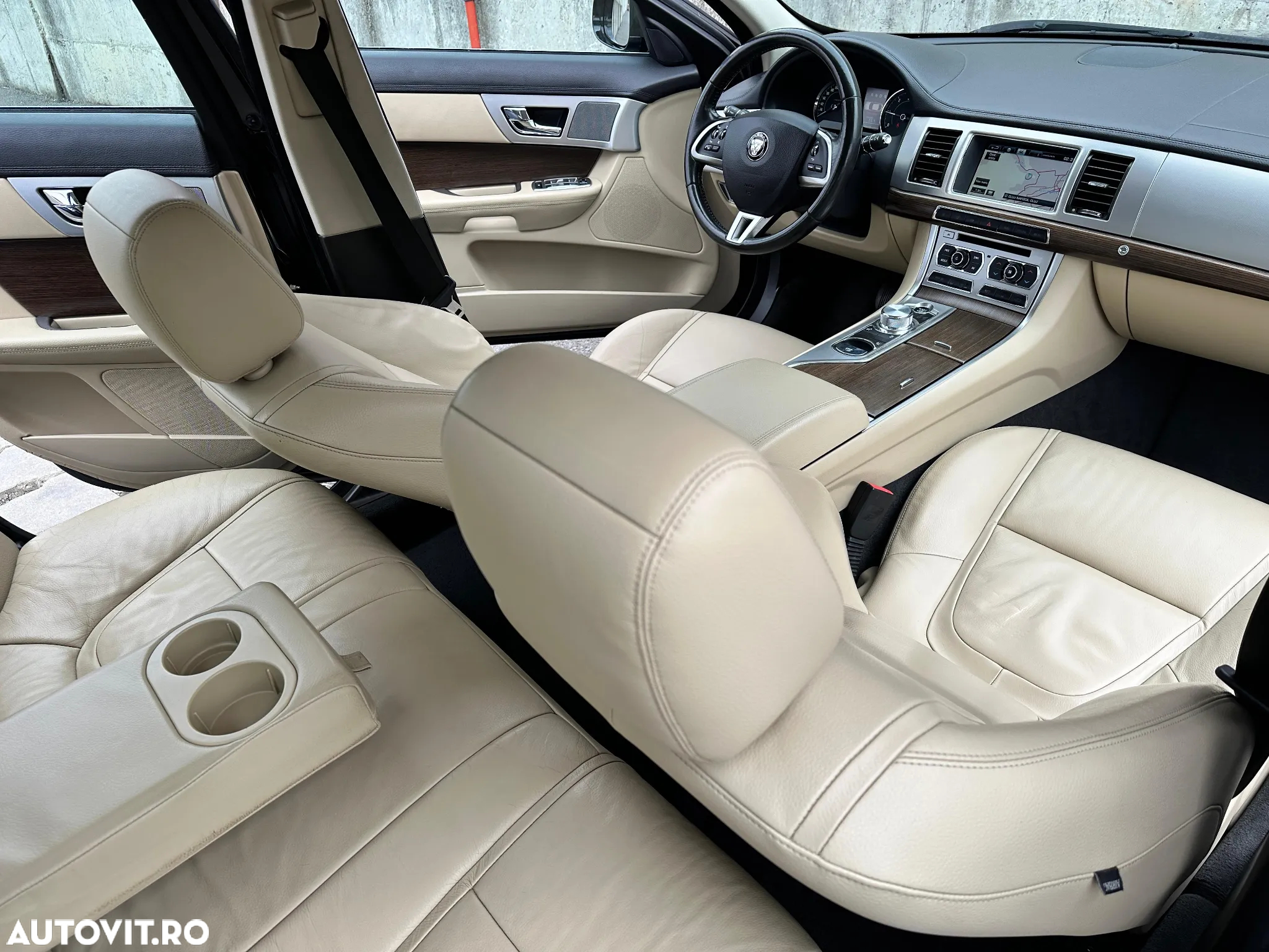 Jaguar XF 2.2D - 8