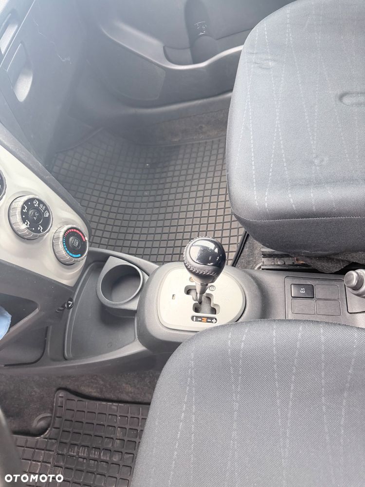 Toyota Yaris 1.3 Sol MM - 4