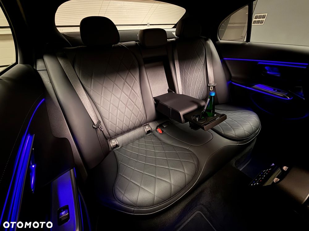 Mercedes-Benz Klasa E 220 d mHEV 4-Matic AMG 9G-Tronic - 29