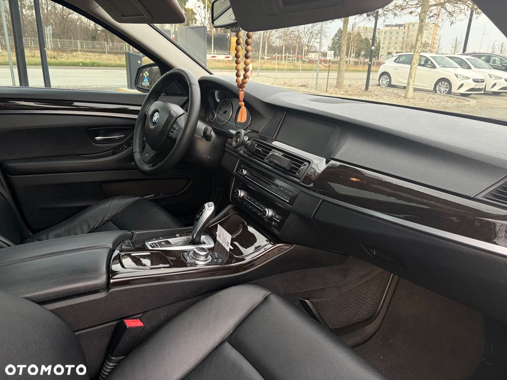 BMW Seria 5 528i xDrive - 8