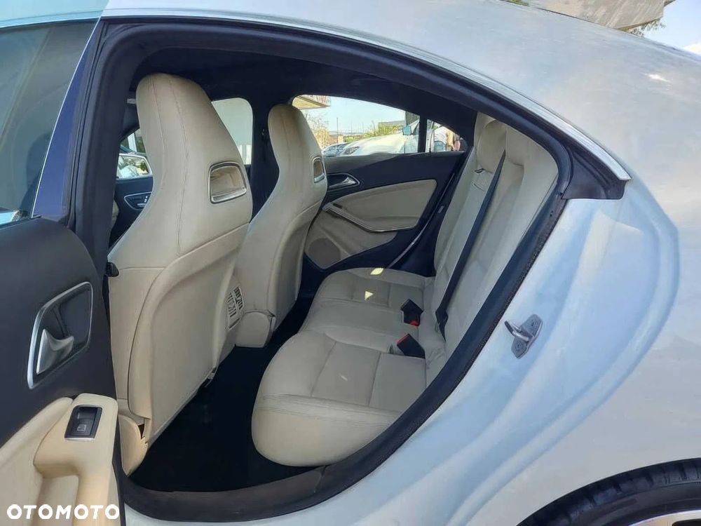 Mercedes-Benz CLA 250 4-Matic - 7