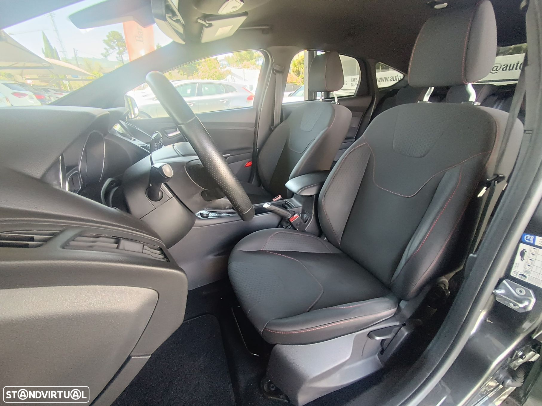 Ford Focus 1.5 TDCi ST-Line - 19