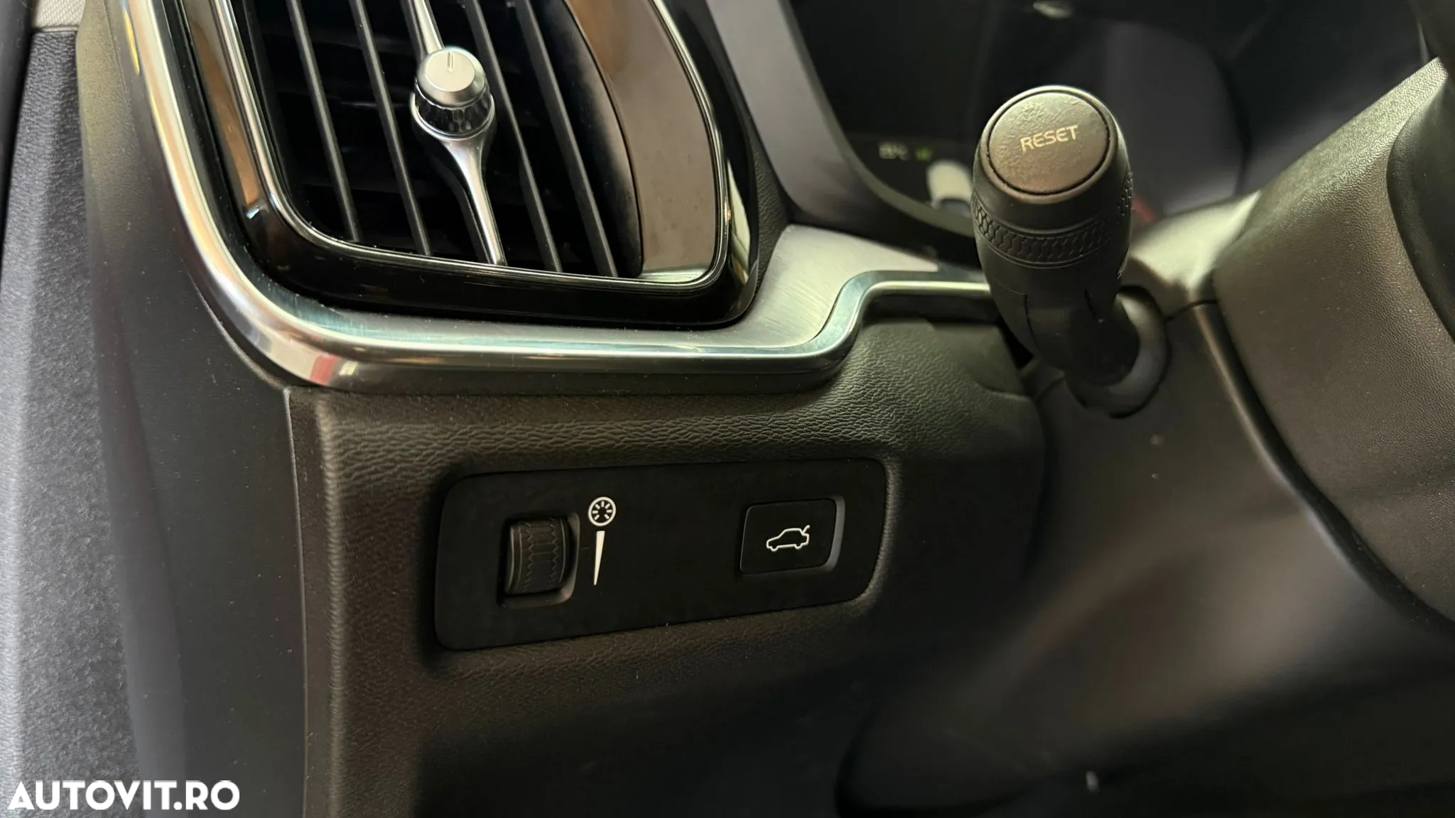 Volvo V60 D3 Momentum - 33
