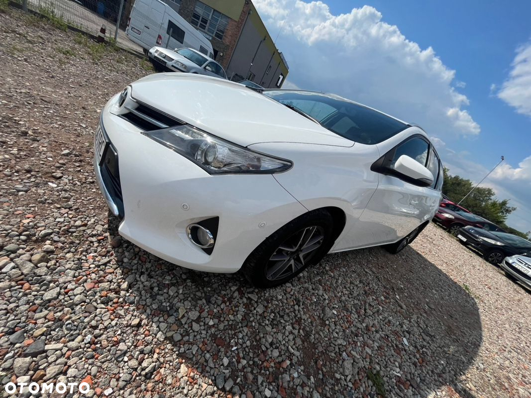 Toyota Auris 1.6 Premium + - 32