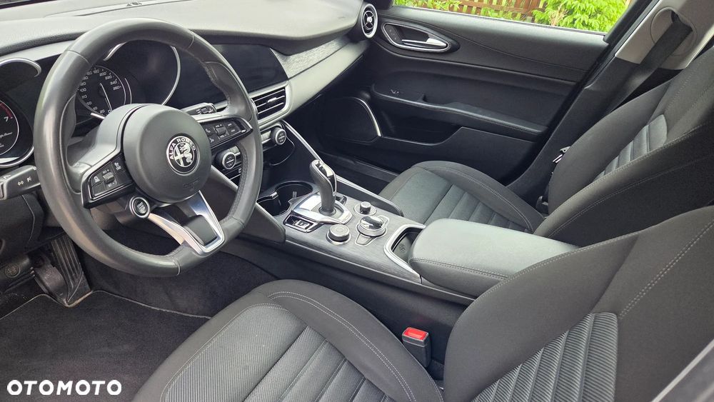 Alfa Romeo Giulia 2.0 Turbo Business - 9