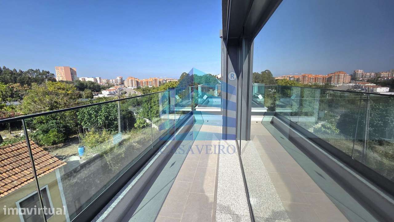 Apartamento T2 Duplex com terraço e Garagem Fechada - Grande imagem: 4/24