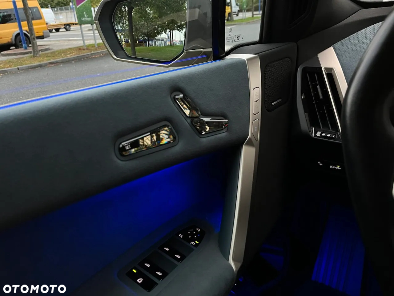 BMW iX xDrive40 - 11