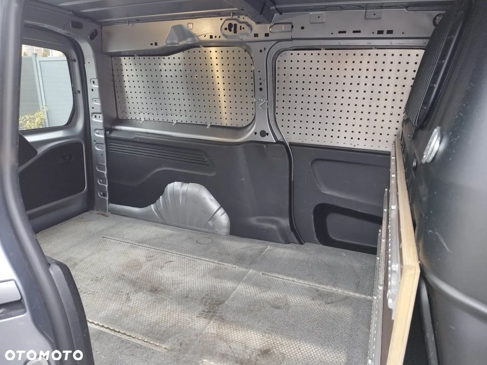 Opel COMBO MAXI 3 OSOBY - 16