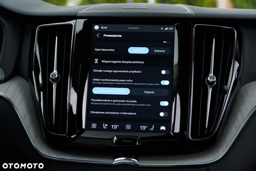 Volvo XC 60 T6 Plug-In Hybrid AWD Plus Dark - 23
