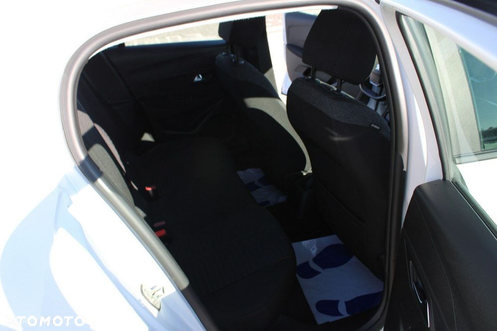 Peugeot 208 - 24