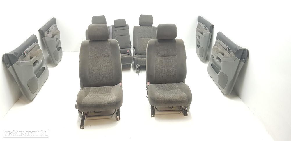 CONJUNTO COMPLETO DE BANCOS TOYOTA LAND CRUISER J12 - 1