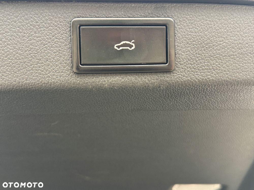 Skoda Superb 2.0 TDI DSG Premium Edition - 32