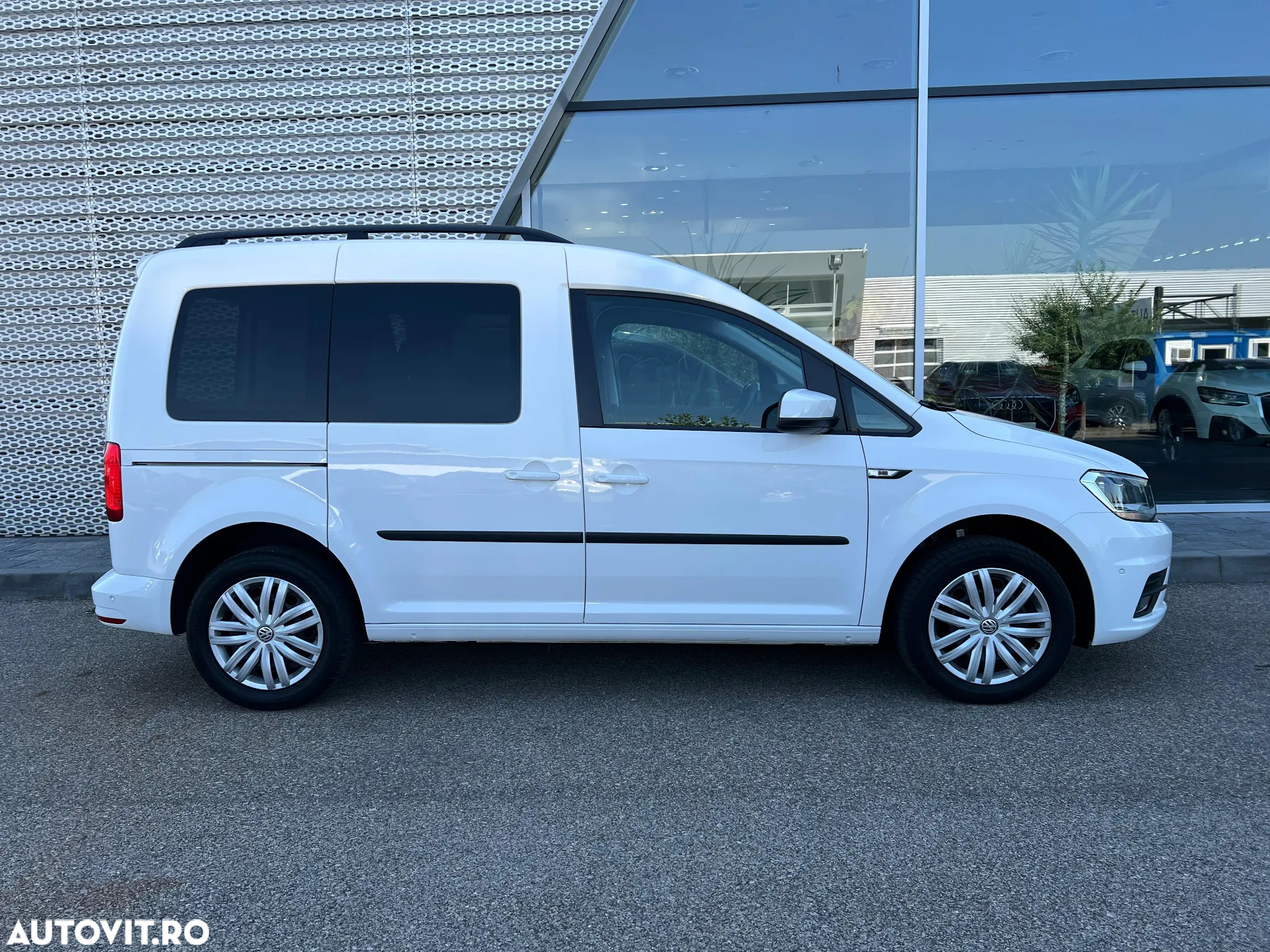 Volkswagen Caddy 2.0 TDI DSG - 2