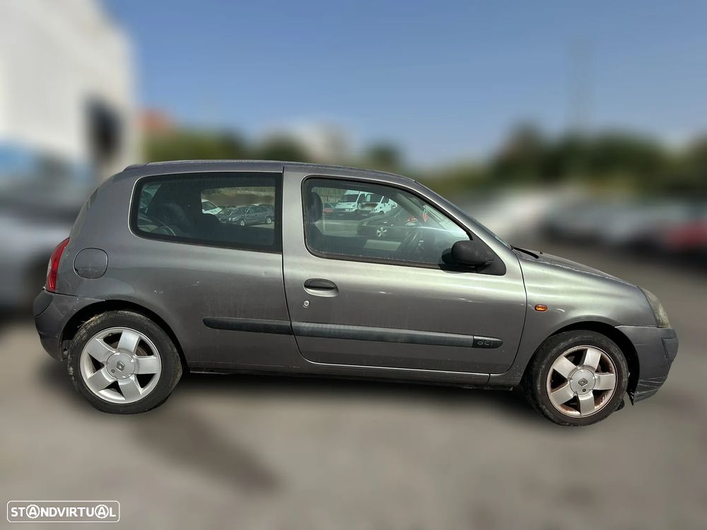 Renault Clio 1.5D 3 Portas de 2002 para peças - 10