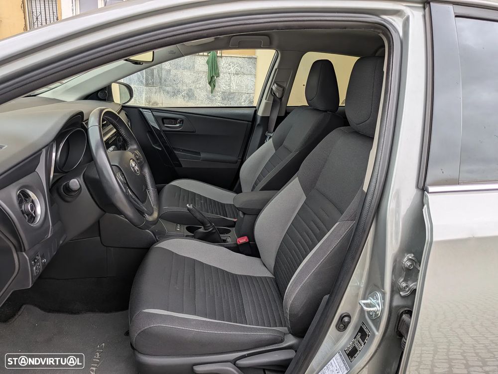 Toyota Auris 1.8 HSD Comfort +P.Sport+Navi - 4