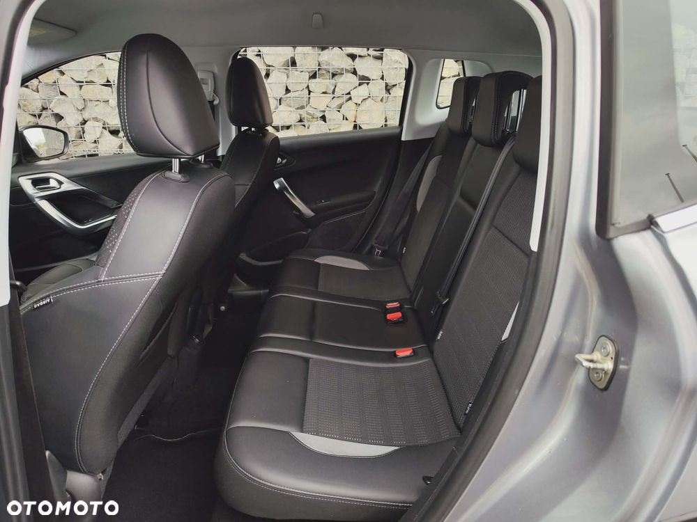 Peugeot 2008 1.2 Pure Tech Allure S&S - 23